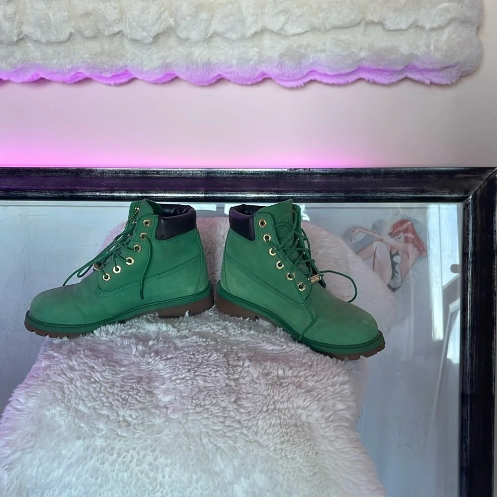 Timberland green genuine leather collectable special addition boots men or women